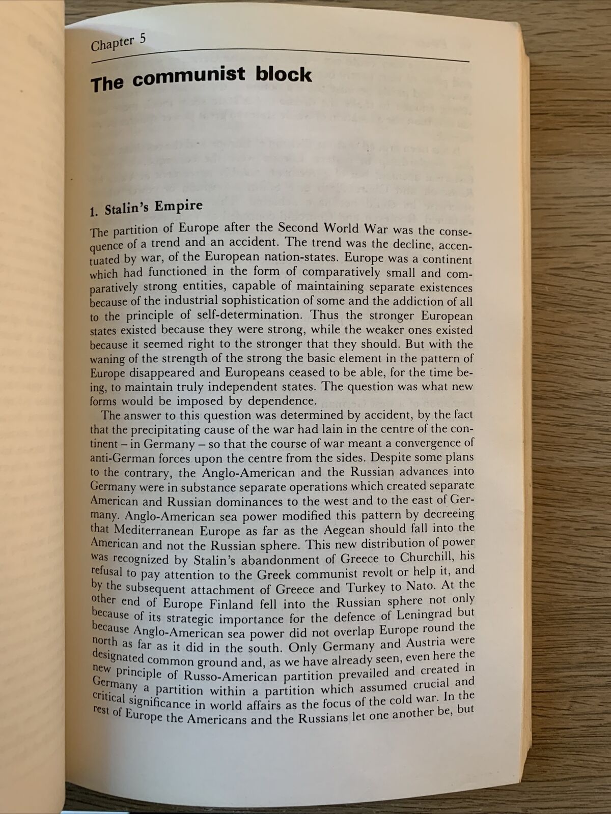 WORLD POLITICS SINCE 1945 - PETER CALVOCORESSI 1977 #