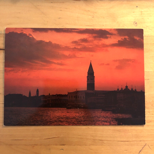 Cartolina VENEZIA, BACINO DI SAN MARCO AL TRAMONTO - NON VIAGGIATA
