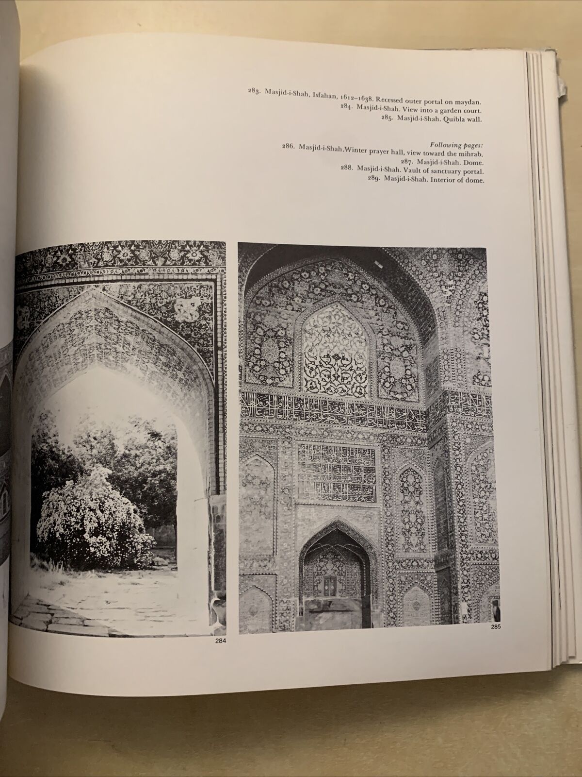 PERSIAN ARCHITECTURE - Arthur Upham Pope. Thames and Hudson 1965