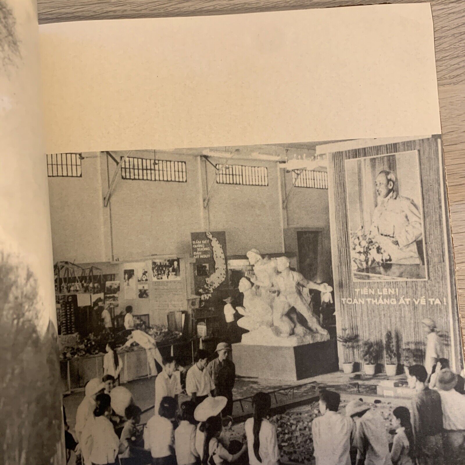 HANOI nha xuat ban van hoi 1975. Hanoi Vietnam Photography *rare*