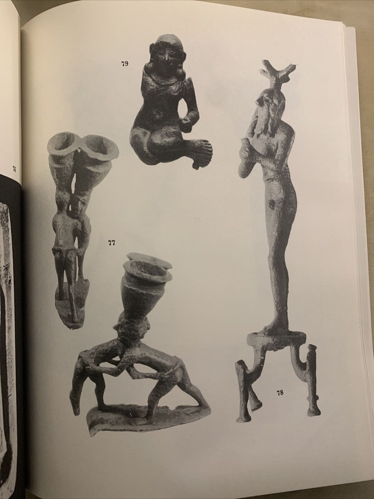 Treasures of the Iraq museum - Dr. Faraj Basmachi 1975