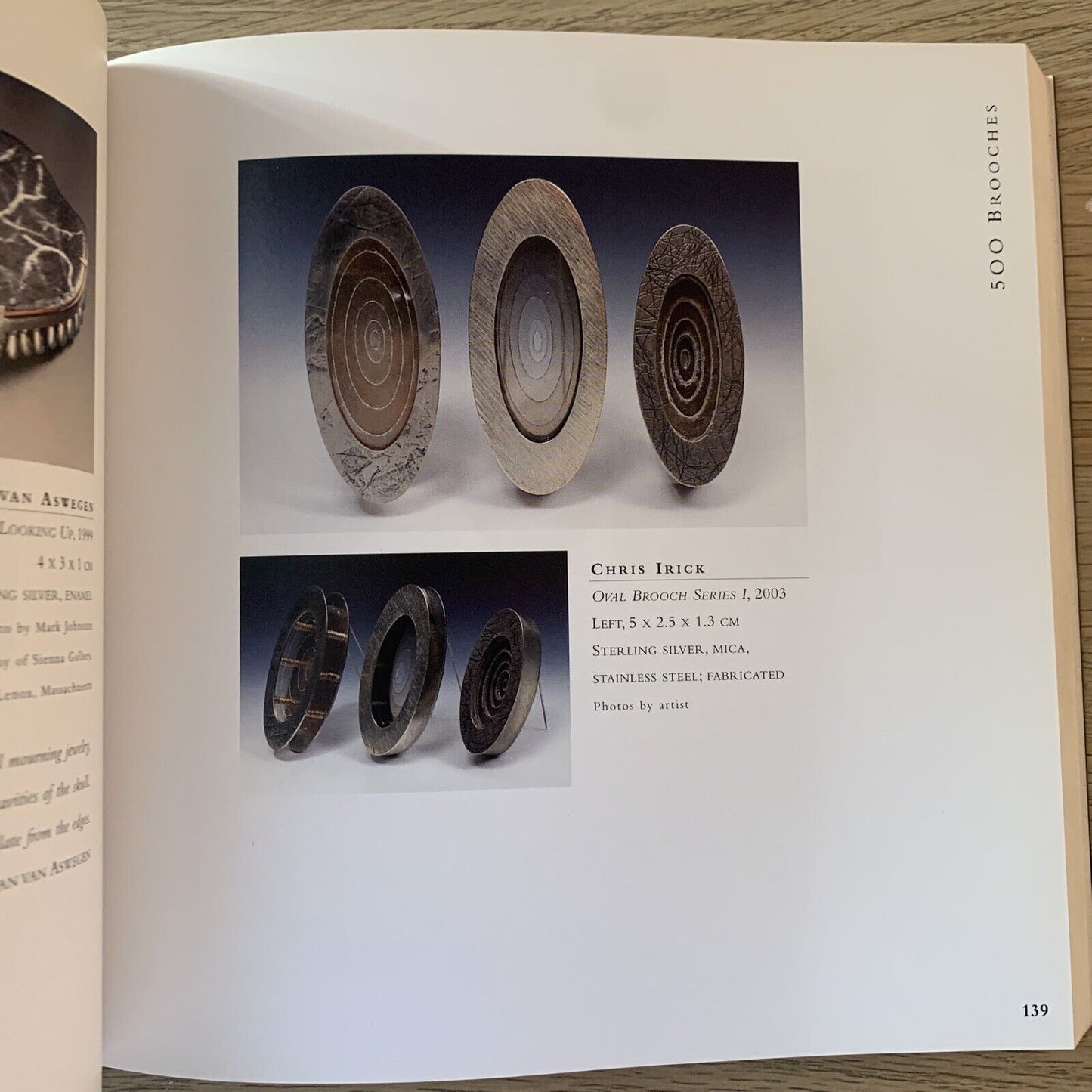 500 BROOCHES. Inspiring adornments for the body. A lark Jewelry Book 2005