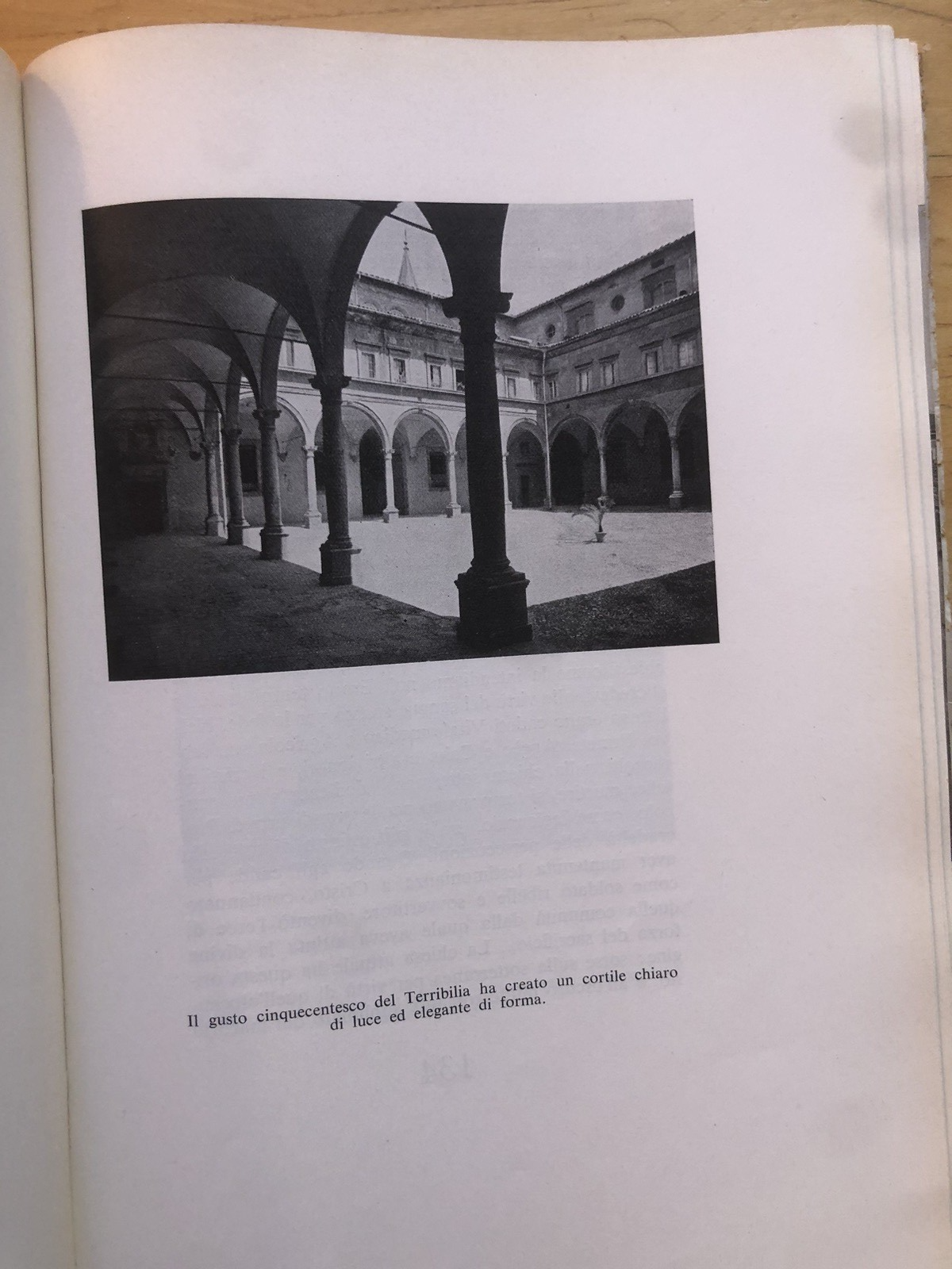 Beseghi Umberto, Castelli e ville bolognesi, introduzione alle Chiese di Bologna