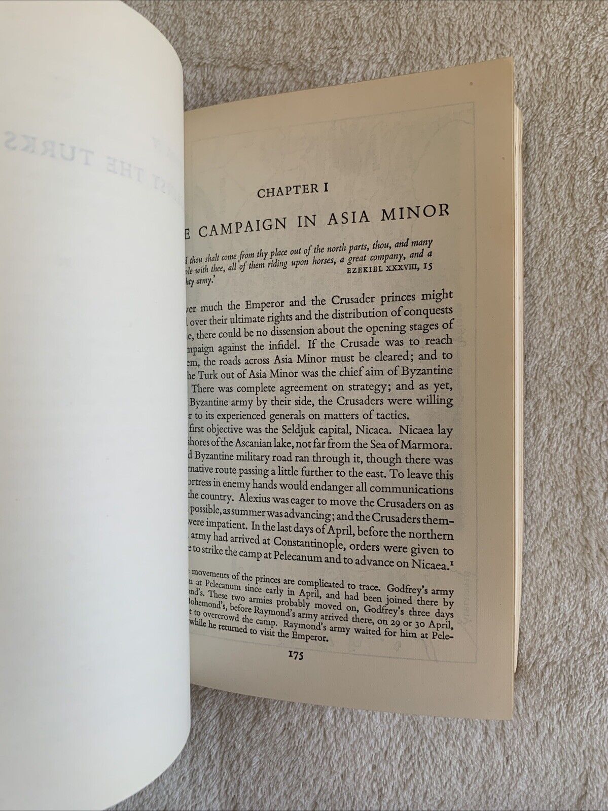 A History of the Crusades, Steven Runciman. Peregrine books 1965. 3 volumi