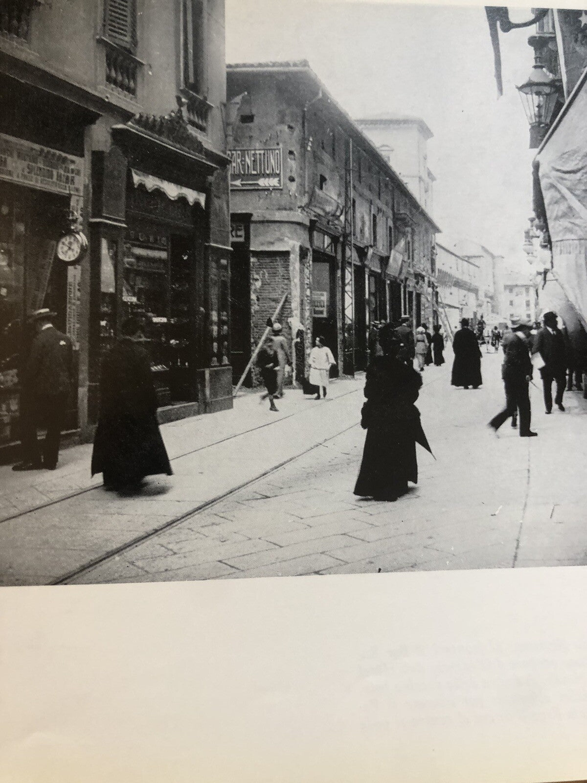 Bologna fotoconfronti col passato, A. Vianelli, edizione Unificata in 300 pagine