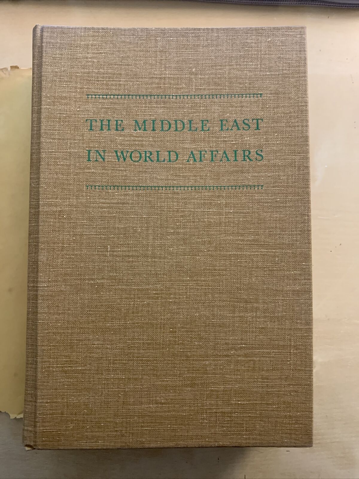 The middle east in world affairs - George Lenczowski. Cornell University 1962