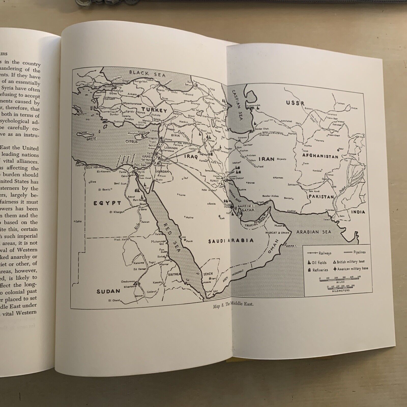 The middle east in world affairs - George Lenczowski. Cornell University 1962