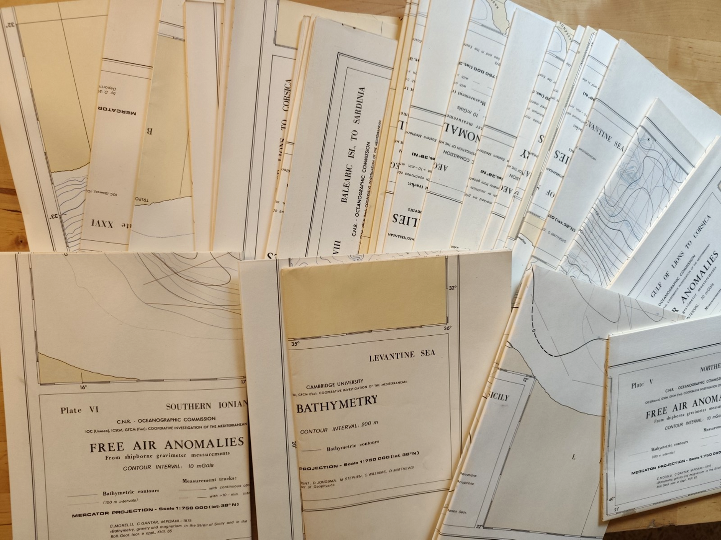 Cartografie geologia tettonica geofisica batimetria Italia, 27 ampie cartografie
