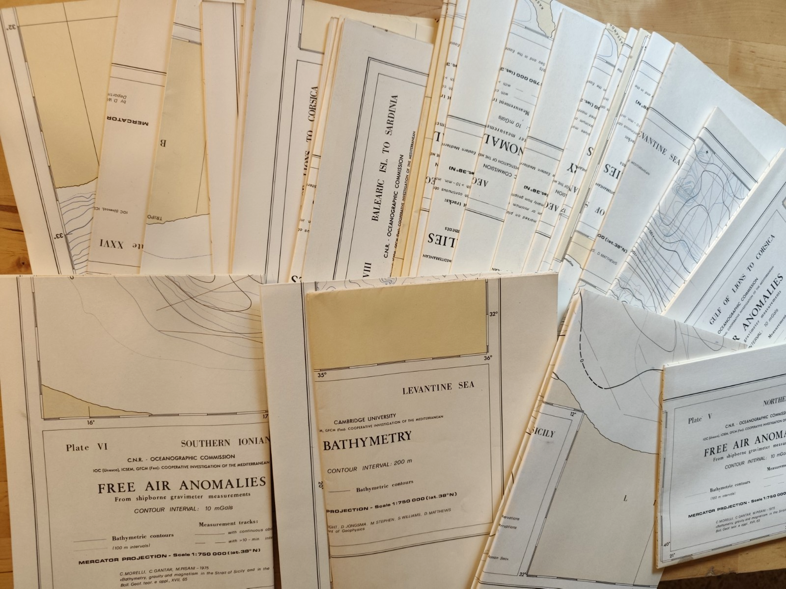 Cartografie geologia tettonica geofisica batimetria Italia, 27 ampie cartografie