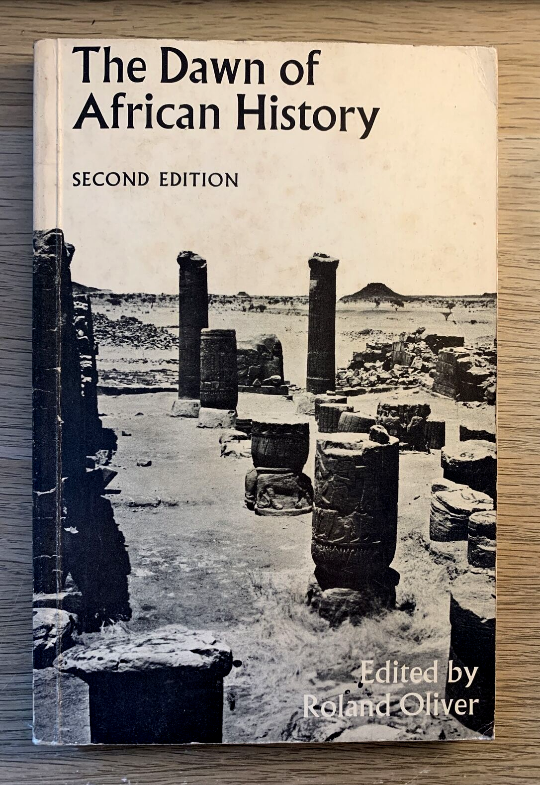THE DAWN OF AFRICAN HISTORY, ROLAND OLIVER 1973