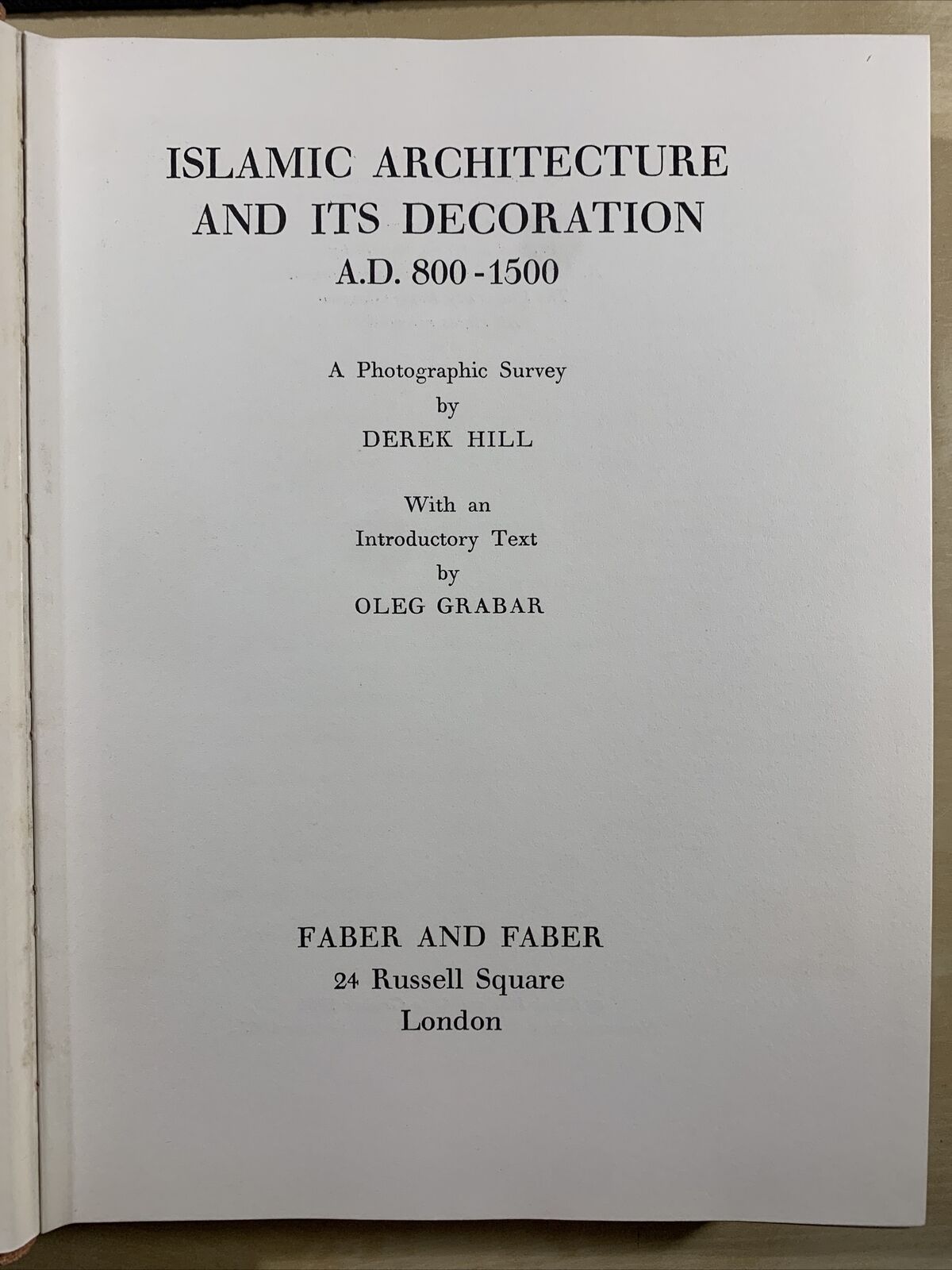 ISLAMIC ARCHITECTURE AND ITS DECORATION. DEREK HILL, OLEG GRABAR. Faber 1967 #