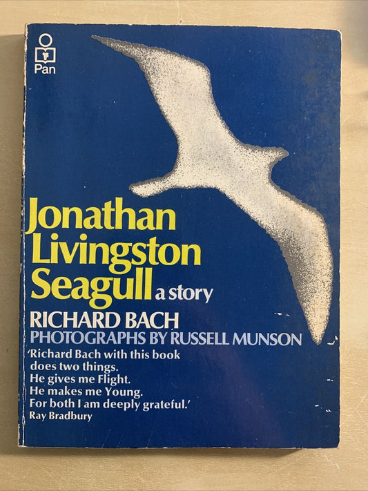 JONATHAN LIVINGSTONE SEAGULL a story. Richard bach. Pan books 1972 #