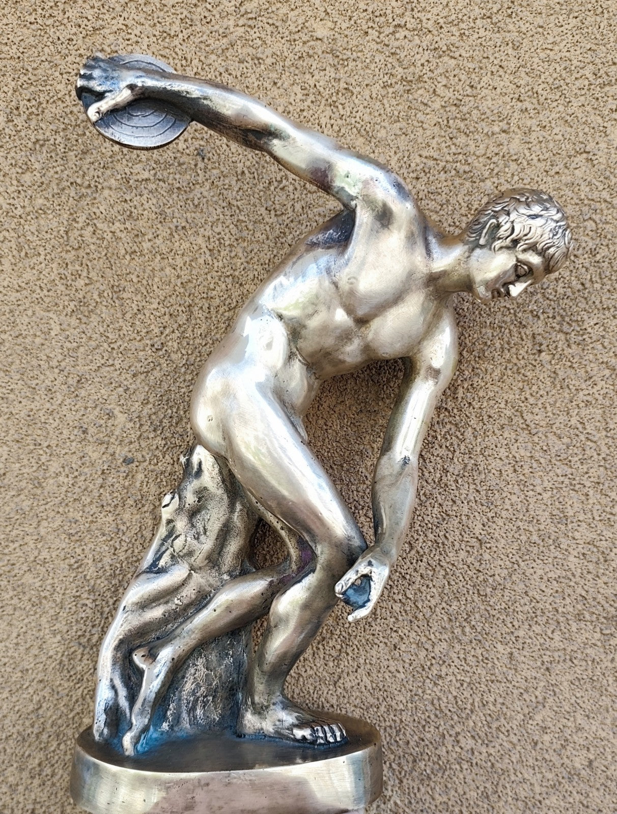 Statuetta scultura - Discobolo - Ottone dorato. Arte classica