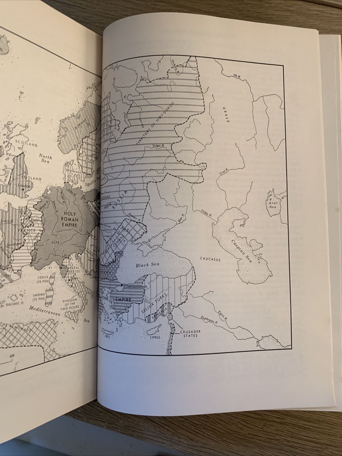 The encyclopedia of military history - Dupuy Ernest and Trevor. Jane's 1980 #
