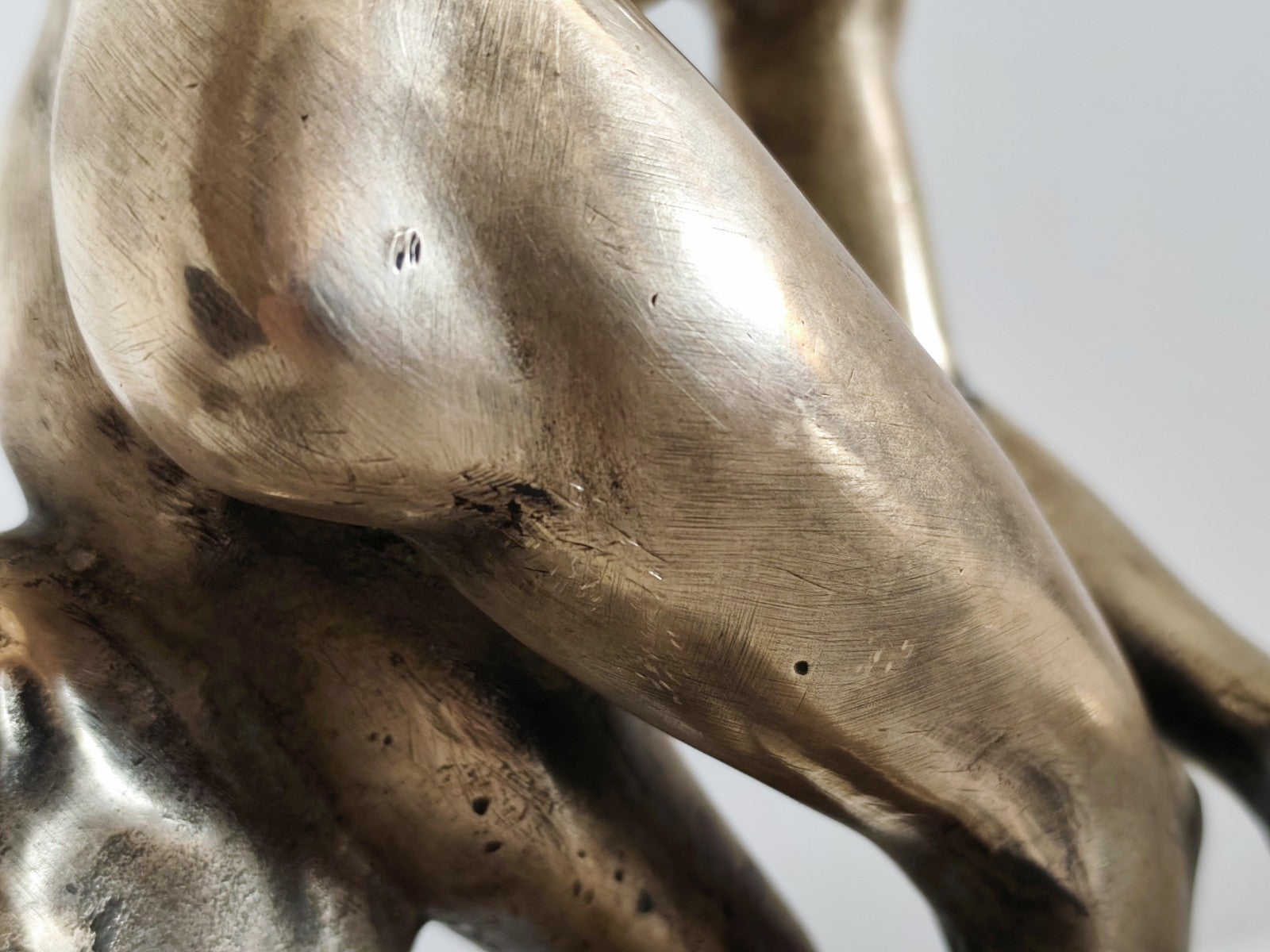 Statuetta scultura - Discobolo - Ottone dorato. Arte classica