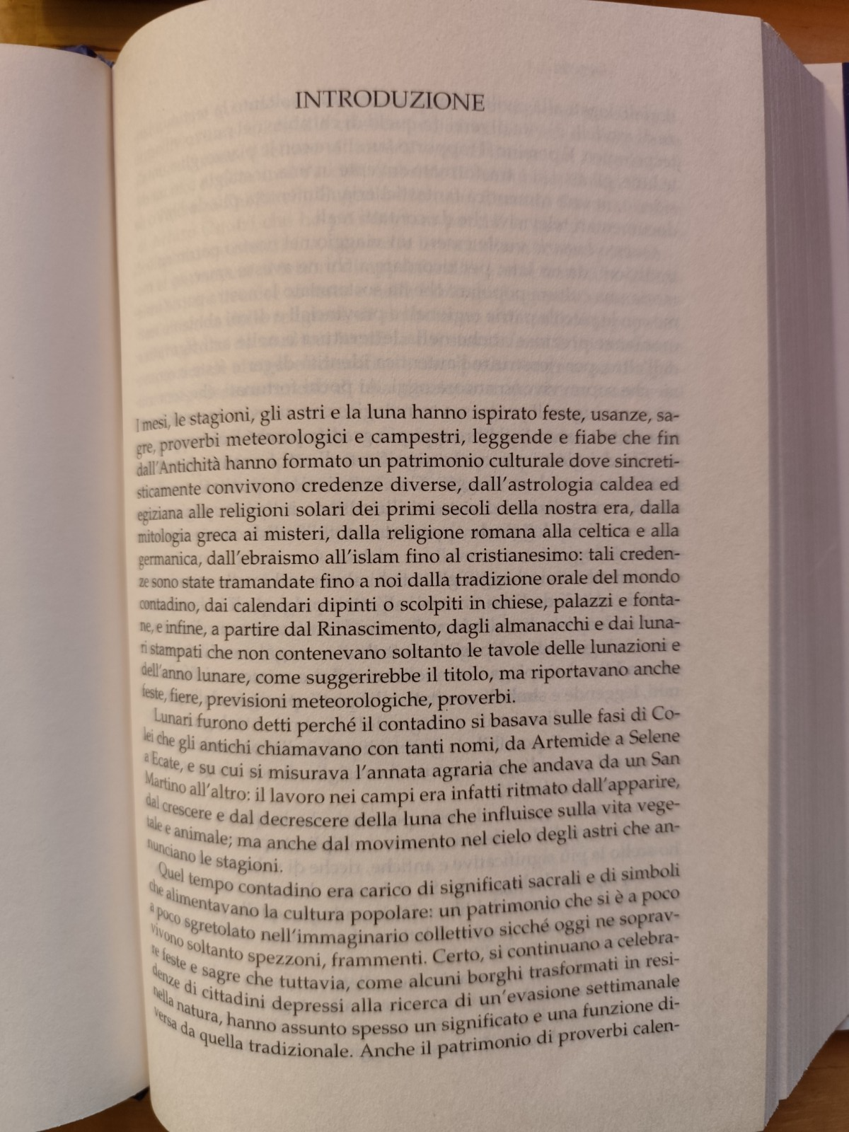 Lunario - Alfredo Cattabiani, dodici mesi di miti feste leggende e tradizioni