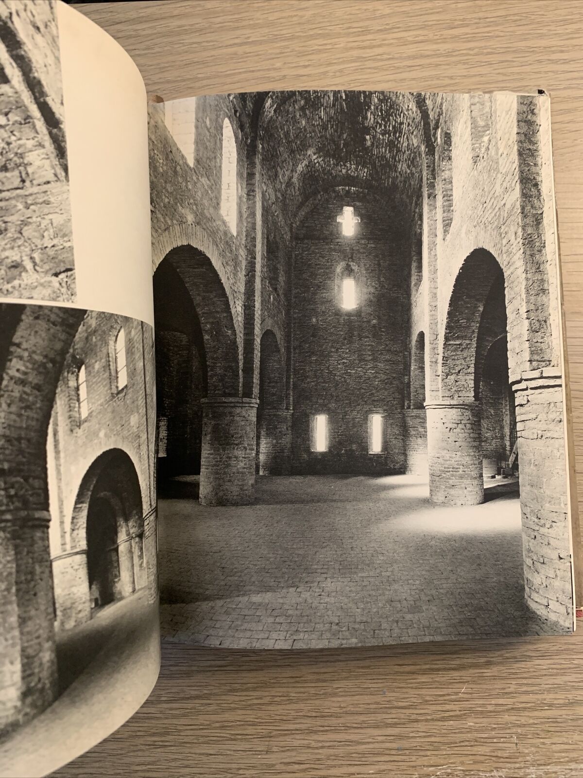 BOURGOGNE ROMANE, ZODIAQUE EDITIONS