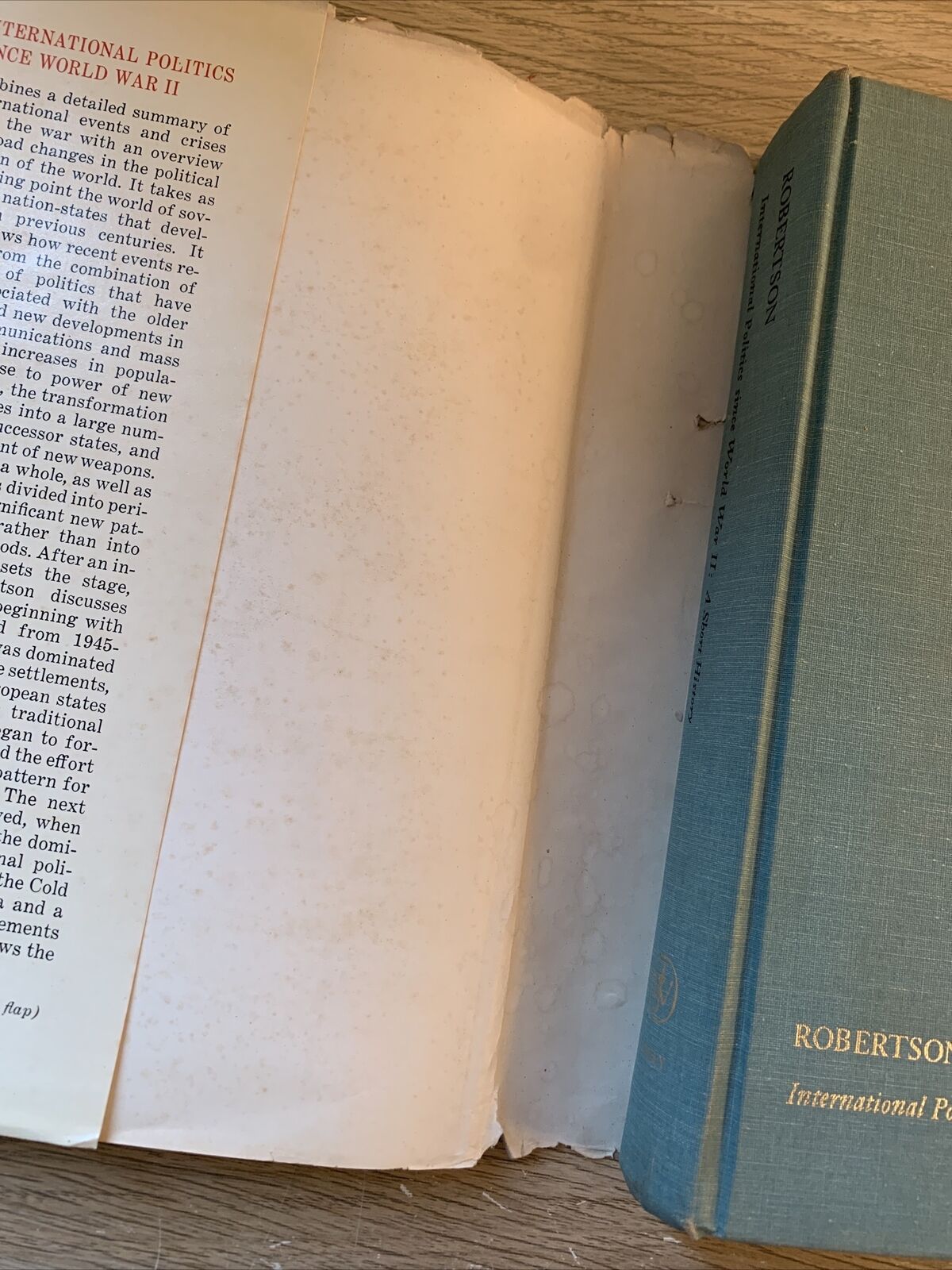 INTERNATIONAL POLITICS SINCE WORLD WAR II - a short history, C. Robertson 1966 #