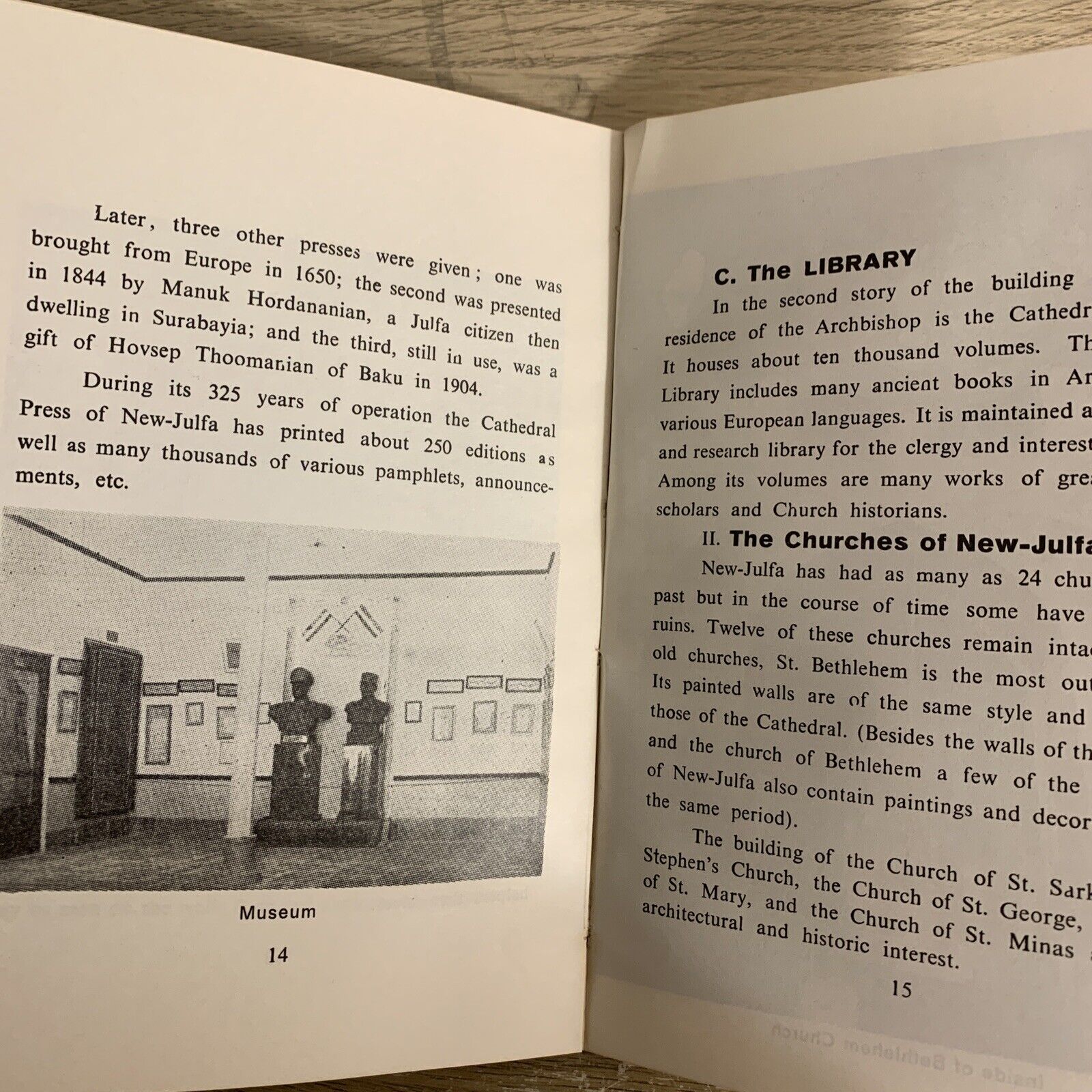 GUIDE BOOK TO NEW-JULFA. ISFAHAN-IRAN. Levon G. Minassian 1965
