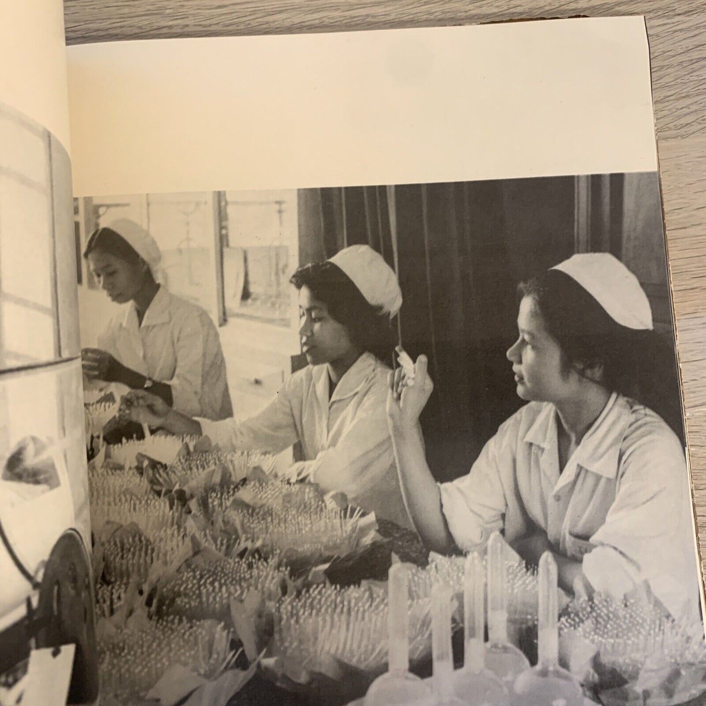 HANOI nha xuat ban van hoi 1975. Hanoi Vietnam Photography *rare*
