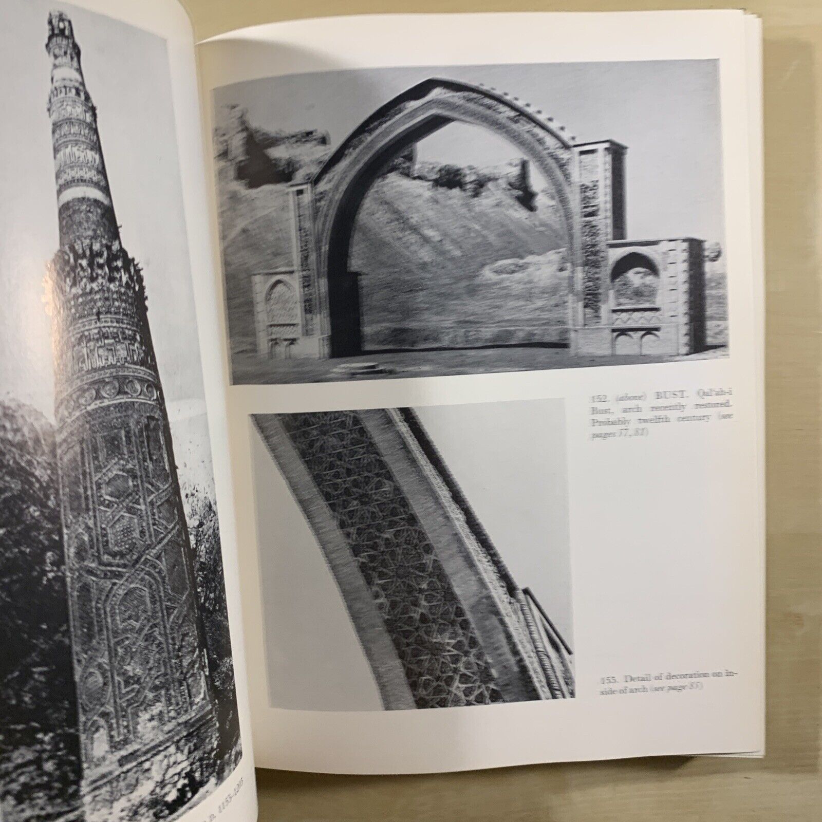 ISLAMIC ARCHITECTURE AND ITS DECORATION. DEREK HILL, OLEG GRABAR. Faber 1967 #